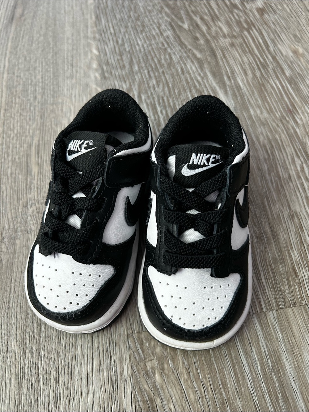 Nike Boys Black and White Low-Top Sneakers with Hook-and-Loop Strap